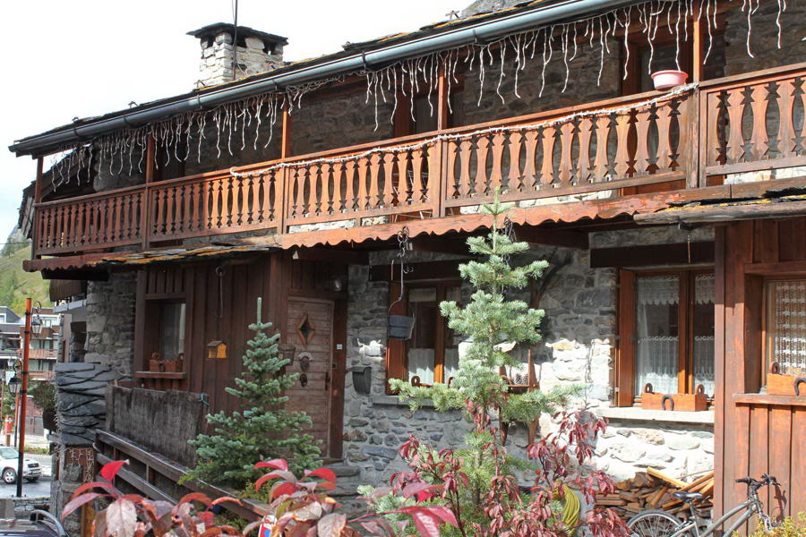 Le même chalet en été