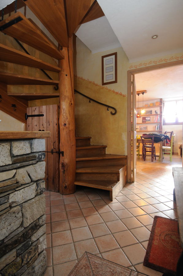 Entrance hall with access to the bedrooms upstairs